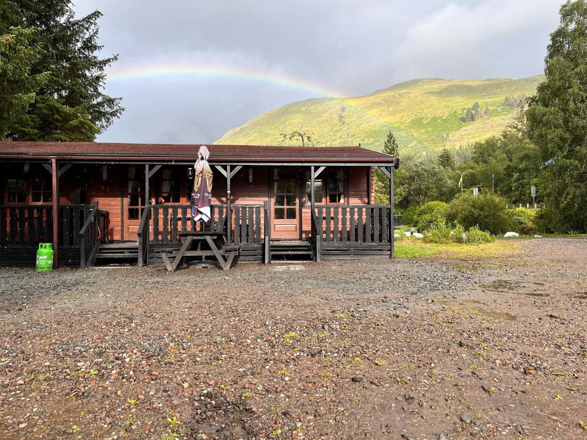 Cabins At Ben More Lodge Crianlarich Eksteriør billede